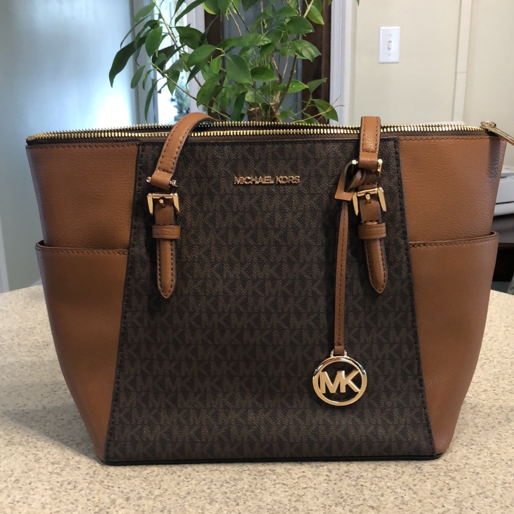 🎁 EUC!!! ACCEPTING OFFERS!!! Michael Kors shoulder bag/purse